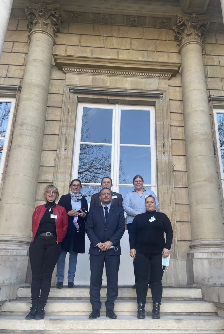 CorceiroDavid's tweet photo. Dans ma démarche de mettre à l’honneur les villes et citoyens de ma circonscription, j’ai reçu ce matin des élus de #Montmagny à l’ #Assemblée nationale. J’ai été ravi de remettre une médaille à Colette Broutin🥇 pour son engagement en faveur des jeunes. https://t.co/wNP81pGD27