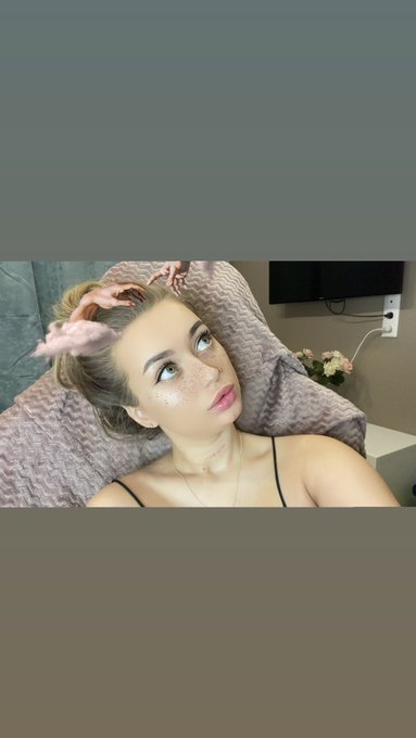 How is the mood at all ?😇 https://t.co/4s6zGbsQ81