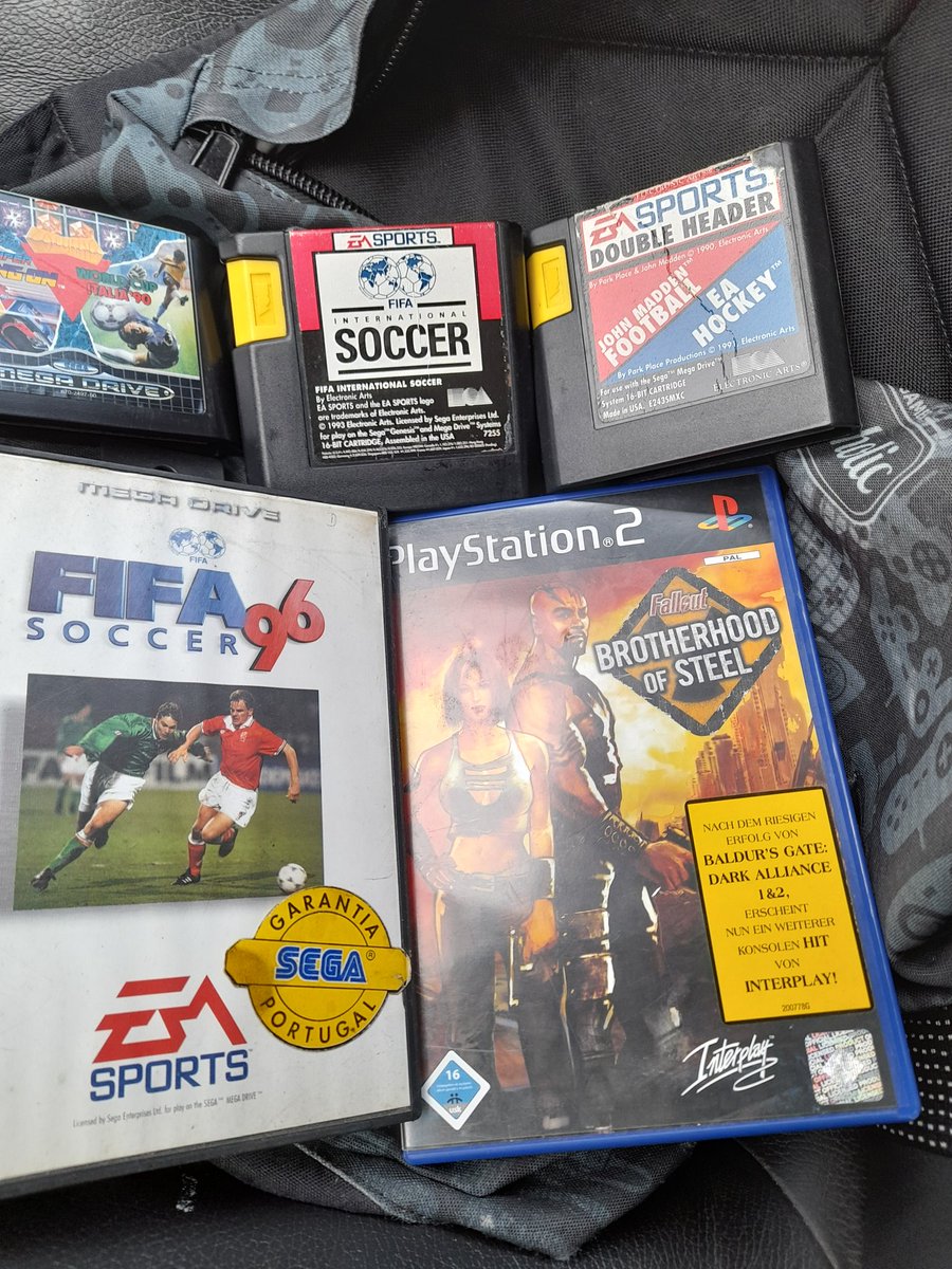 Always on the hunt ✌
#westfruitchasers #retrostu #RETROGAMING