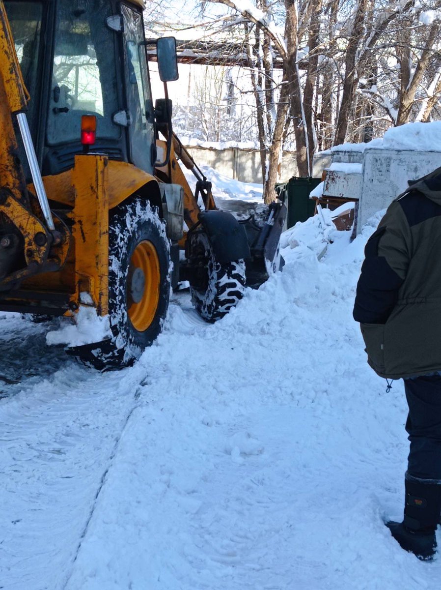 ❄️❄️❄️
Продолжается уборка снега на 113км.
Механизированная уборка по ул.Липяговской