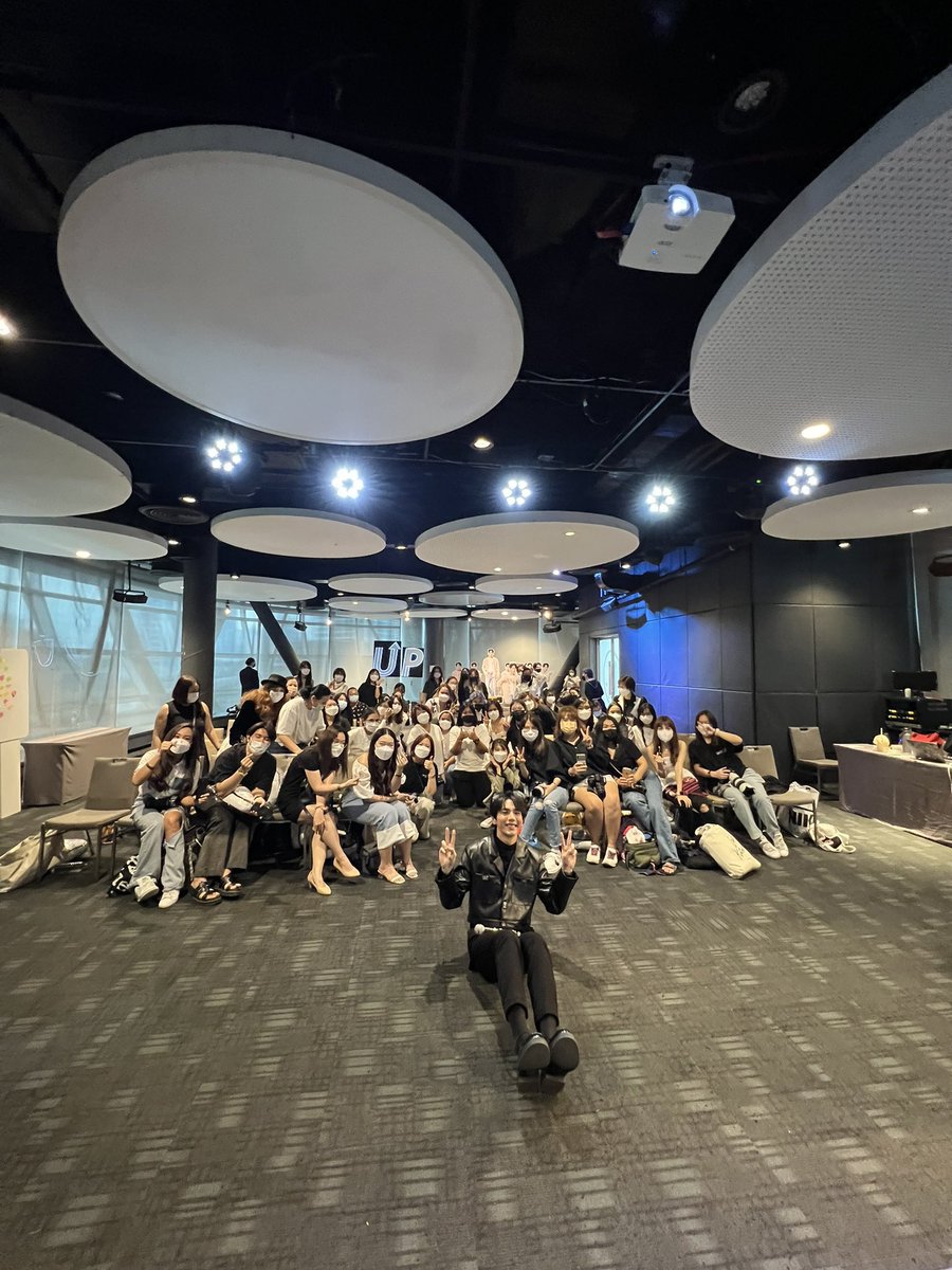 KaoLover's tweet photo. การได้มาเจออัพในวันนี้ เหมือนได้มาเติมพลัง ขอบคุณนะครับที่เป็นความสุขให้พวกเรา คุณพุมพัดเก่งที่สุดเลย รู้มั้ย ☺️☺️☺️@uppoompat 
#Up1stfanmeet
#MizuMixUppoompat
#uppoompat https://t.co/KM87LoE2jv