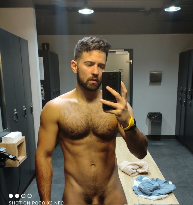mmmhhmm alguien pidi&oacute; macho a domicilio? 😜😏🦦 @RobbieRojo https://t.co/8ykI0AHE7B<a class="tags" href="/tag/robbierojo">@robbierojo</a>