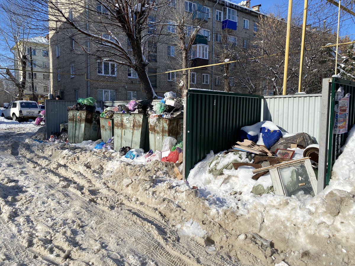 krasnay5's tweet photo. @Zus63R @kgkhsyzran @admsyzran Мусор вывезти так и не смогли. @kgkhsyzran @gzhi_samara @Zus63R @admsyzran https://t.co/0hSXG5FEmF