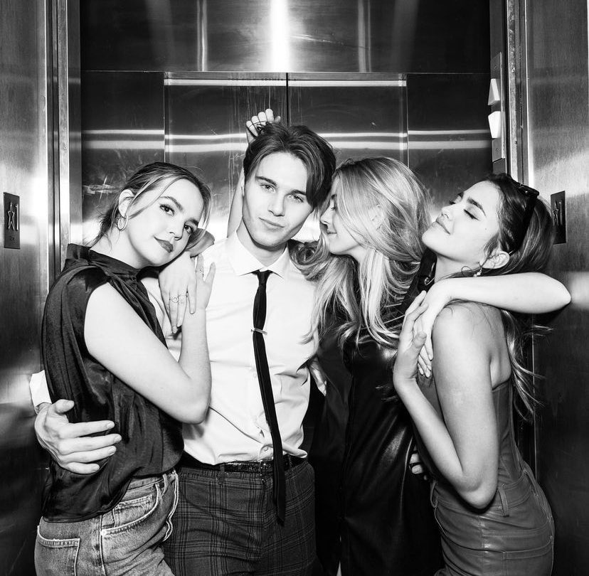 FilmUpdates's tweet photo. ‘Pretty Little Liars: Original Sin’ stars Bailee Madison, Elias Kacavas, Mallory Bechtel and Maia Reficco for Flaunt Magazine https://t.co/KbmEwMYVYV