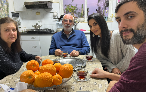 mikelayestaran's tweet photo. «Tengo miedo de #Israel porque me ha mostrado un odio infernal»  

Entrevista con la cooperante española Juana Ruiz en su casa de Beit Sahour. Está en libertad condicional tras 10 meses en una cárcel militar

Vía @elcorreo_com 

https://t.co/yQEW6JshkT https://t.co/zaCAeXmbhE