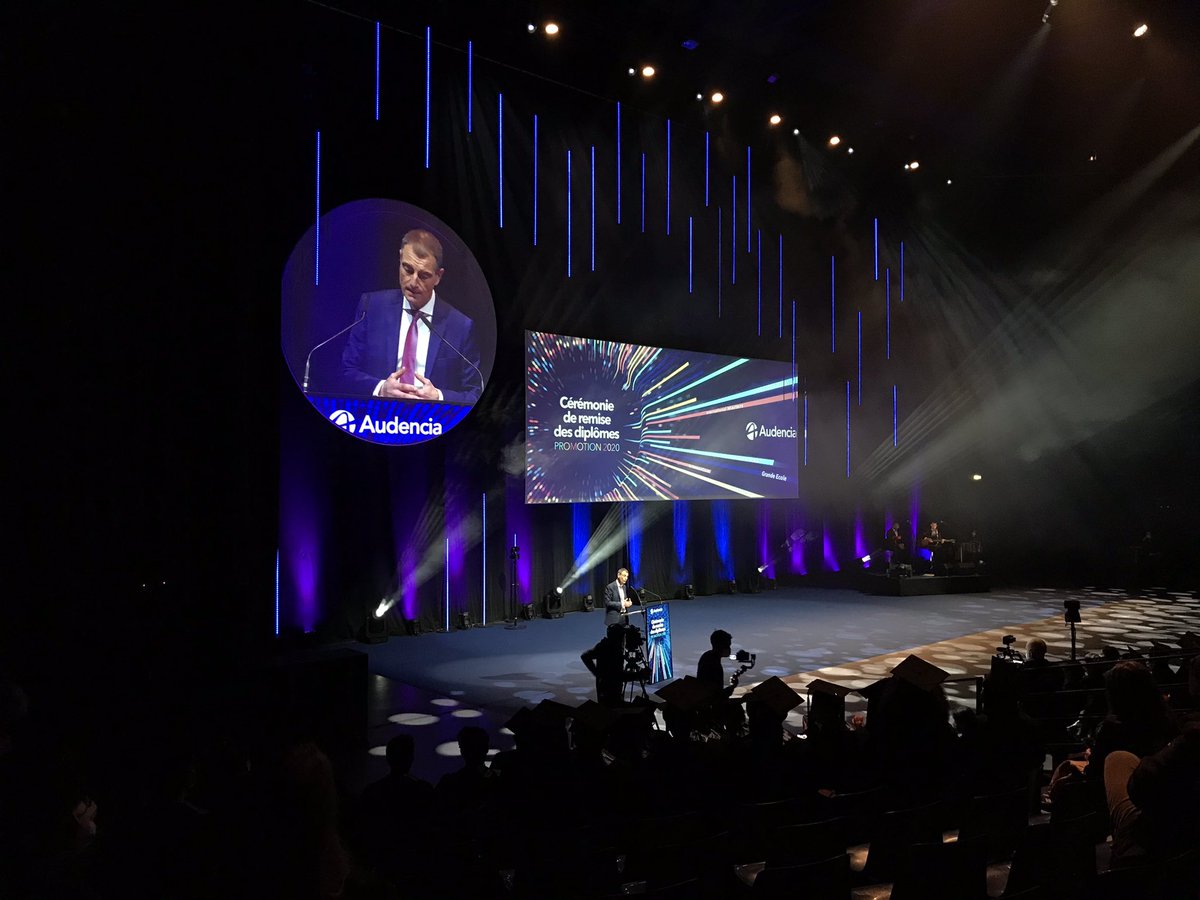 audencia's tweet photo. #audencia_graduation - @LMetral44 et @AUDENCIA_DG accueillent et adressent leurs vœux aux diplômés et à leurs proches 🤗 https://t.co/613v7JxnKD