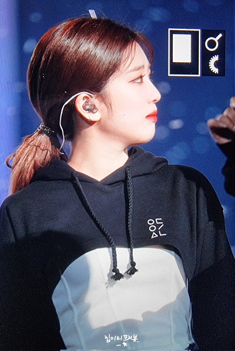 LittleEveryDay1's tweet photo. 220212

무덤 파고 나왔다가 김립 얼굴보고
다시 들어가는중 ㅜㅠ

#이달의소녀 #LOONA #김립 #kimlip https://t.co/yqfBMNrvKc