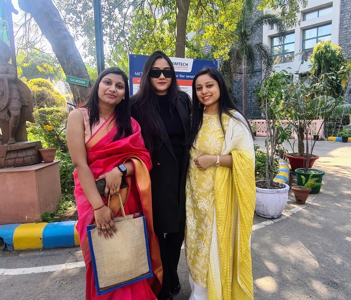 BIMTECHNoida's tweet photo. #SmilesEverywhere
Captured a few of our proud diploma holders today in all the glory. Stay tuned, Shri Bhargav Dasgupta, MD & CEO, ICICI Lombard General Insurance Co. Ltd. will deliver the Convocation Address on the eve of the 33rd Convocation.
#BIMTECH #Convocation2021 https://t.co/dJ6DNvcxRH