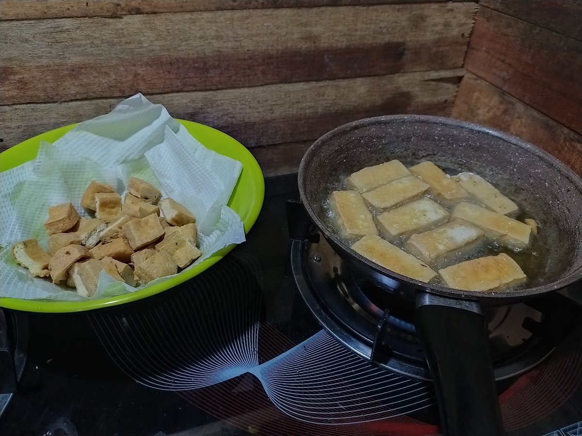 Kuys_Bogart's tweet photo. chaka ng itsura at lasa

tokwa with bulong, kulam at barang https://t.co/mKyFNZPjCh
