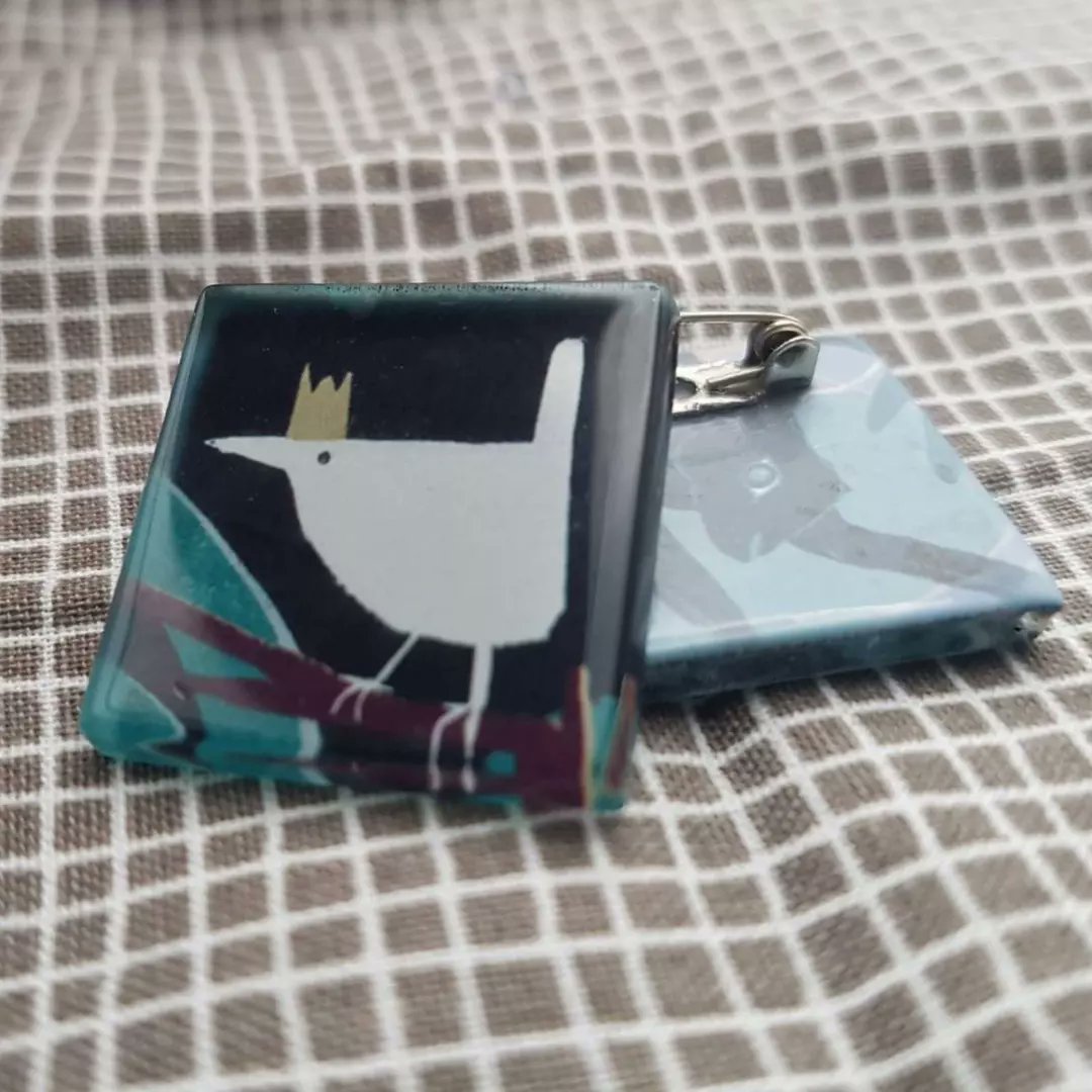 misterpuca's tweet photo. Playing with the idea of glass brooches. #exploration #sketchbook #ideas #creativeplaying #pins #brooches https://t.co/9CA2iwKNRx