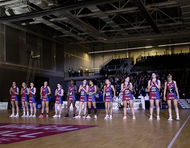 7abby9's tweet photo. Disappointing to not get the win last night but lots of positives to take away🙌🏻

Loved my first home game with Sirens, the fans were amazing🤩
Everyone needs an @NichollEmily to carry you through the game (literally)

P.S. not a fan of @amyyclintonn being on the opposite team🥴 https://t.co/jvLpT5TSGt