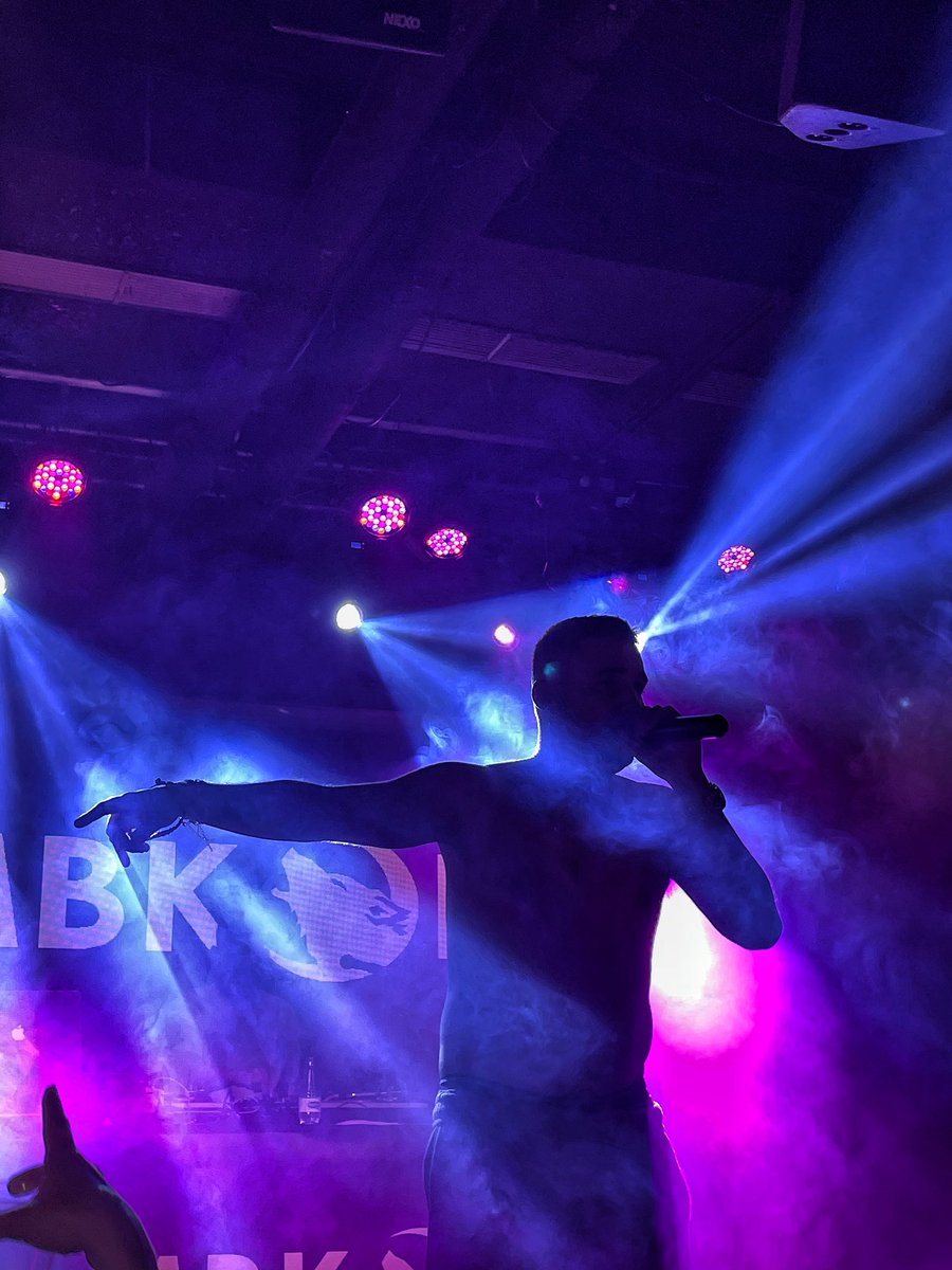 leonor9814's tweet photo. Gran concierto @ambkoroficial 🐺🌙❤️ https://t.co/fdm23k1HMH