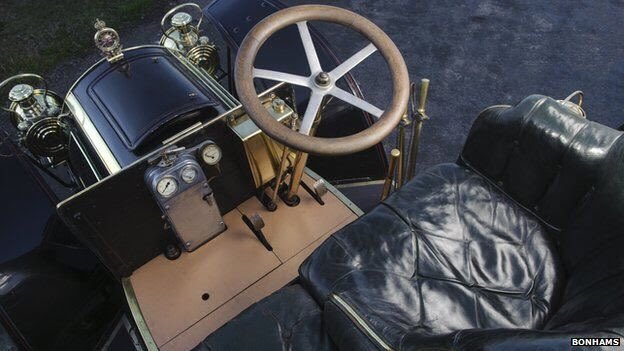 RimeAutoParts's tweet photo. The first car to arrive in Ghana – then Gold Coast, was in 1902. A car that looked like the picture below. 
A paraffin-fuelled and steam-driven French Gardner-Serpollet car, which was intended for the Governor of the time cost £543. https://t.co/djO5G9PMJX