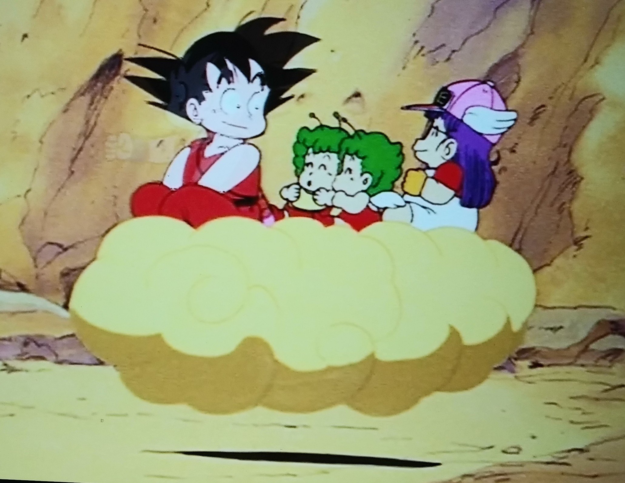 ドラゴンボール　孫悟空とアラレちゃん アニメ】孫悟空VSアラレちゃん - YouTube