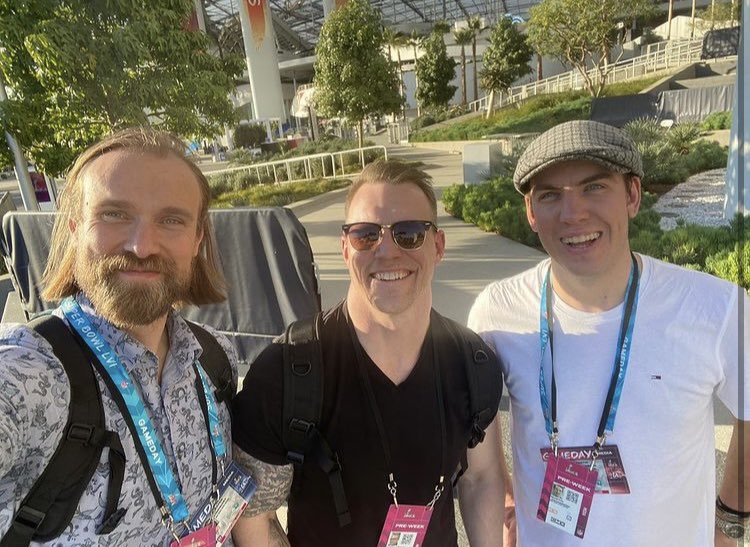 Äntligen kan vi vara på plats under Super Bowl igen! <a href="/Lindquistik/">Jonatan Lindquist (account paused)</a> <a href="/BjorkCj/">CJ Björk</a> och Martin hälsar!