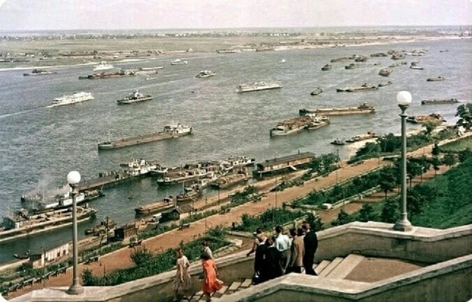 Документальное фото 1958 года.
Судоходство на Волге. Город Горький.