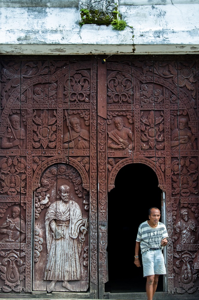 findingjing's tweet image. #31 of Doorsgraphy #nftcollection series. Took this photo in Guiuan Church, Eastern Samar before the province was badly hit by the 2013 Super Typhoon Haiayan. Sadly, only the stone wall and the bell tower remained. #nftphotography #nftcollectors