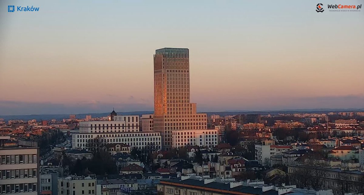 krakow_pl's tweet photo. 😍Pięknie budzi się dzisiaj sobota w Krakowie! #Dwie_wieże i #Wawel we wschodzącym słońcu zapowiadają naprawdę dobry dzień🙂#Dzień_dobry
@MeteoprognozaPL #UnityCentre #Błękitek #panorama #sunrise https://t.co/pX9z1LB04g