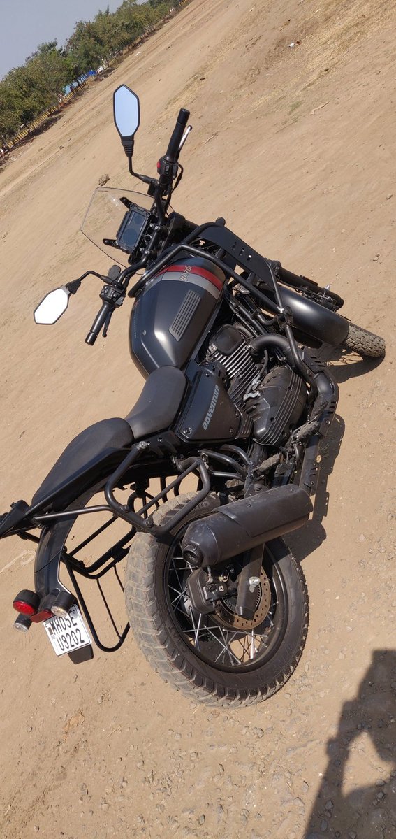 Dannyssss's tweet photo. Thanks @royalenfield but no thanks,already got myself the King @yezdiforever, credit should go to your customer care team for creating a bad experience right at the start https://t.co/eLLC1I6fLS