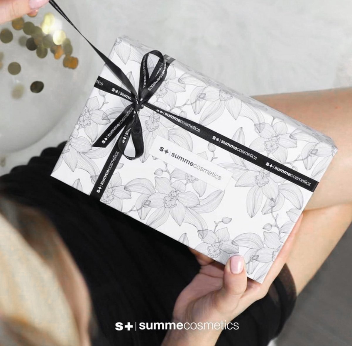 summecosmetics's tweet photo. It’s almost VALENTINES DAY 👩‍❤️‍👨👩‍❤️‍👩👨‍❤️‍👨
And for this valentines we are offering a Big discount on all of our gift sets.
Head to our webpage and gift your loved one with a kit that will forever change their skin! 
#valentines #valentinesday #valentinesgift #giftidea #summecosmeticsuk https://t.co/SnE4N4R78r