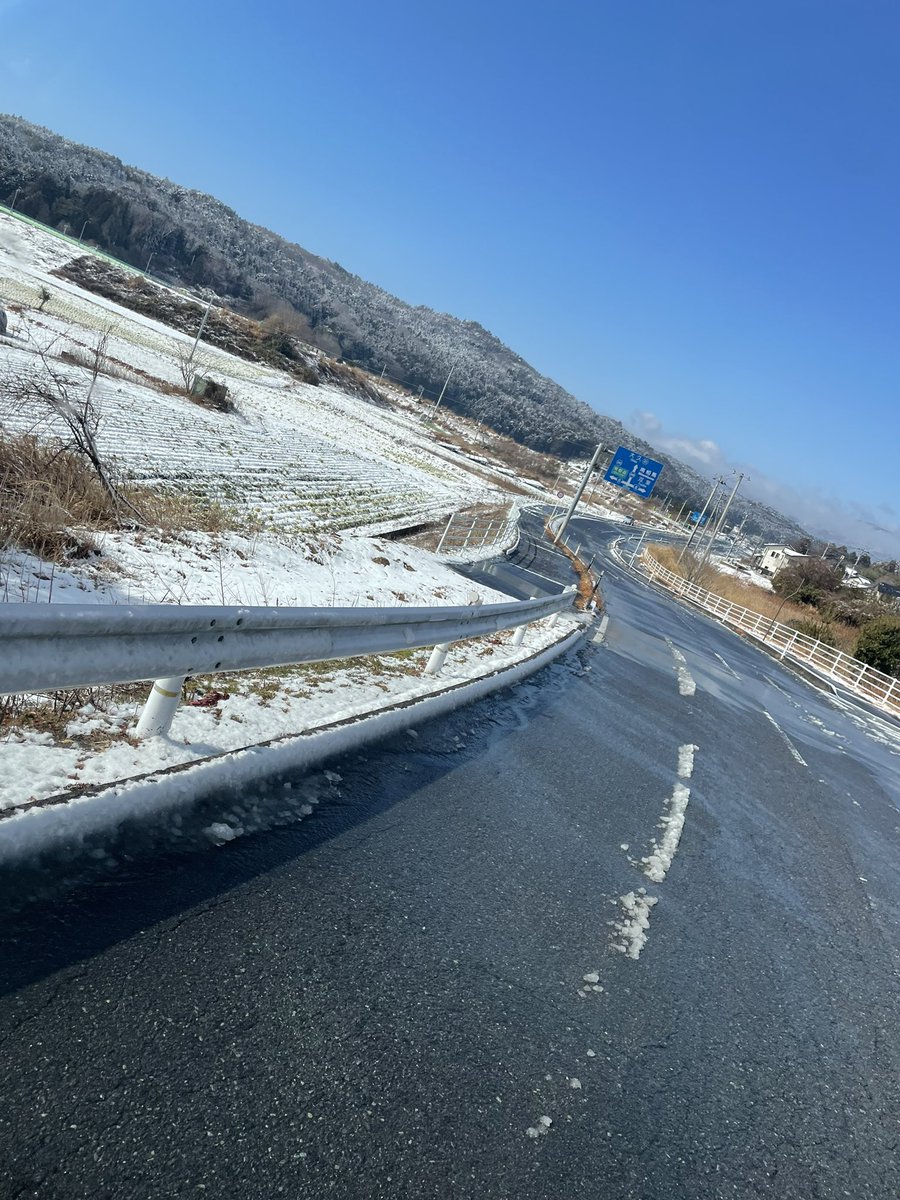 Endo_home's tweet photo. 田舎の雪で化粧した景色が美しくて大好きです👀 https://t.co/EgIjYLWk0X