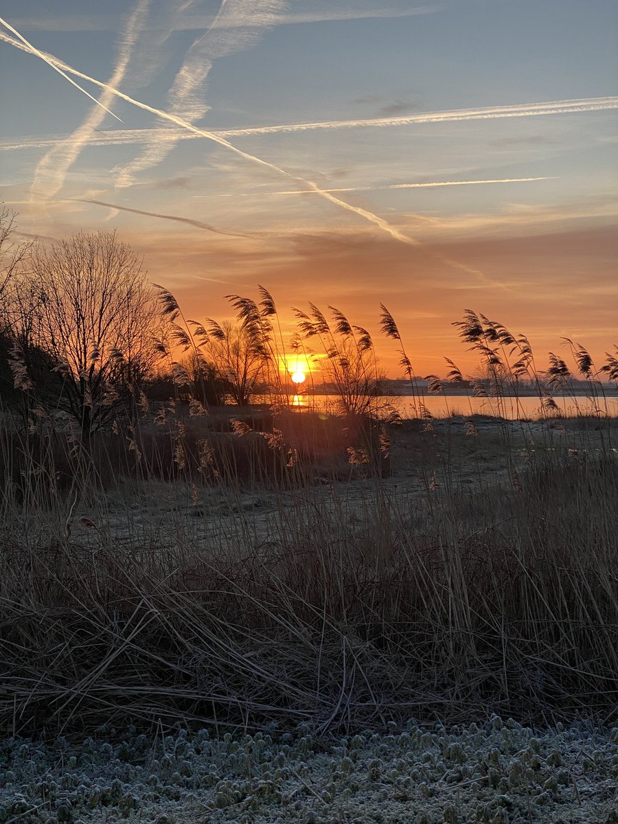 digitejo's tweet photo. Mooi op de Lek vanmorgen. #teamgoedemorgen https://t.co/VIN5yM6FeJ