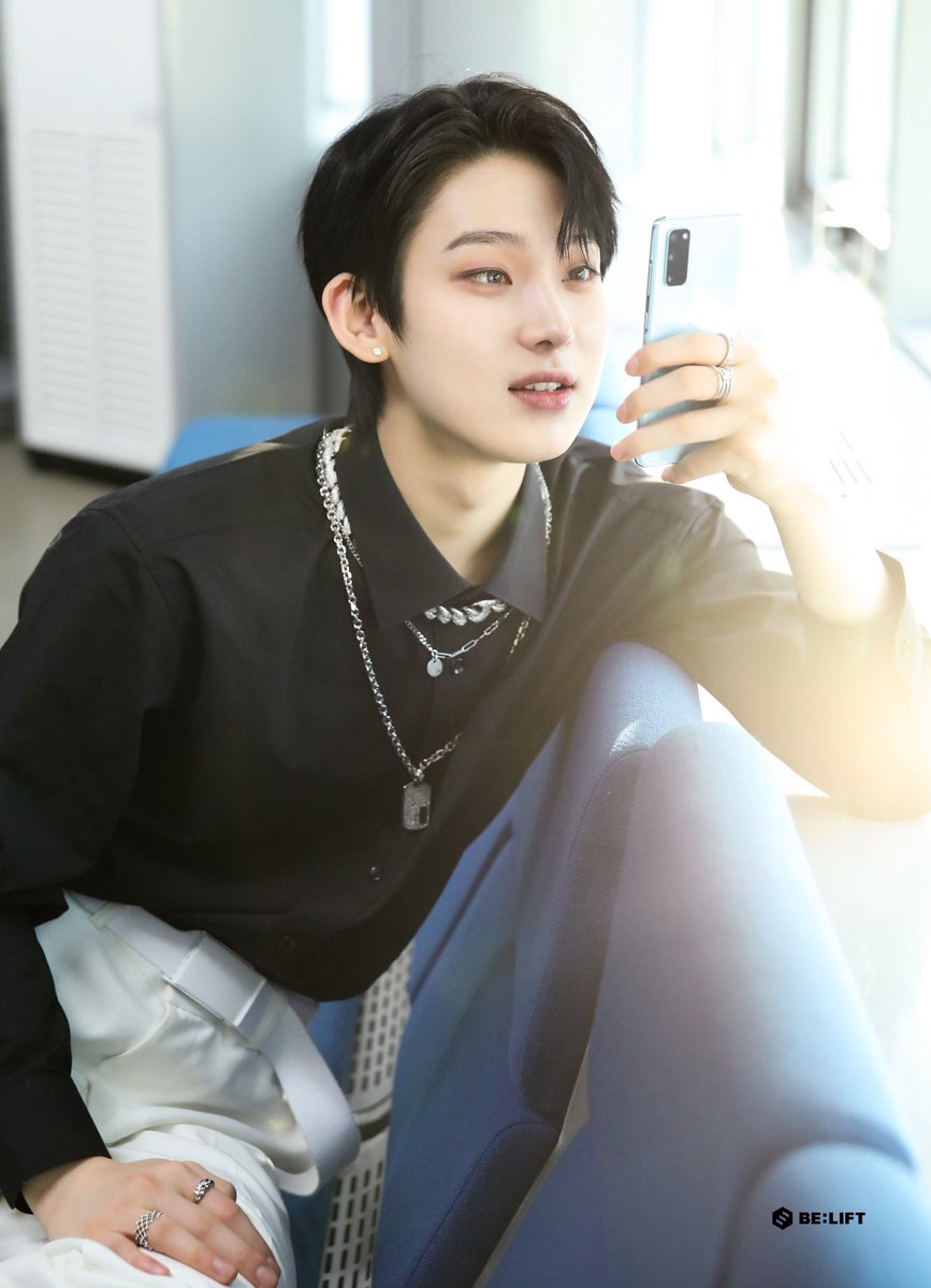 ksw_fox's tweet photo. This must be reason why all genders was so cr4zy over him, i mean who wouldn’t ?! https://t.co/rlPETqKqiJ