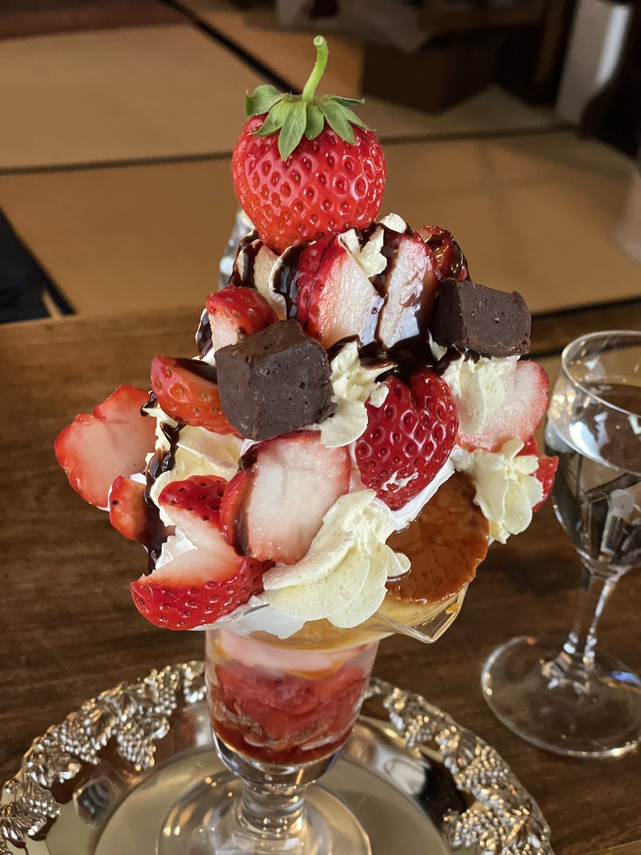 SEKAI_NO_BiSH's tweet photo. 小学生の姪っ子とスイーツ🍓🍓
美味しかったけど腹いっぱい😆
#Sunnysidecafe
#イチゴパフェ https://t.co/DgbPubjNcU