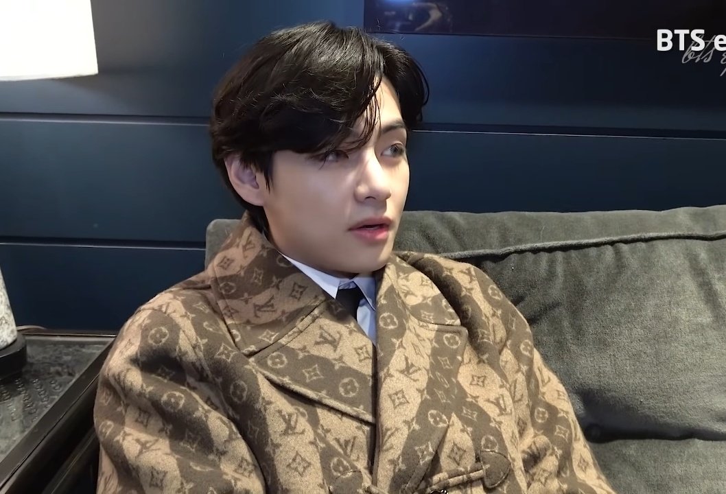 mubai__jk's tweet photo. แทฮยองเหมือนผลงานรูปปั้นอะ หล่อเกินไปมนุษย์ไปมาก https://t.co/Uw6ZtaTOKg