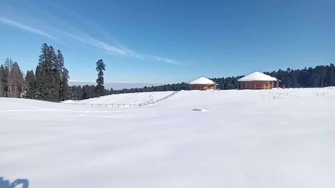 tasaduqrazvi's tweet photo. Beautiful snow covered mountains and Meadows of doodhpathri budgam kashmir.
@xeeshan_KAS @shahbazmirza9 https://t.co/wcLj08rHeG