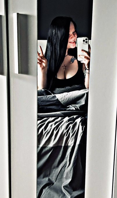 Guten Morgen ✌🏻 W&uuml;nsche euch ein tolles We ❤️  https://t.co/OzWoMZCP8g https://t.co/kxnThZgk4G<a href="/tag/friends"class="tags"><span>#friends</span></a><a href="/tag/happy"class="tags"><span>#happy</span></a><a href="/tag/party"class="tags"><span>#party</span></a><a href="/tag/happynewyear"class="tags"><span>#happynewyear</span></a><a href="/tag/newyear"class="tags"><span>#newyear</span></a>