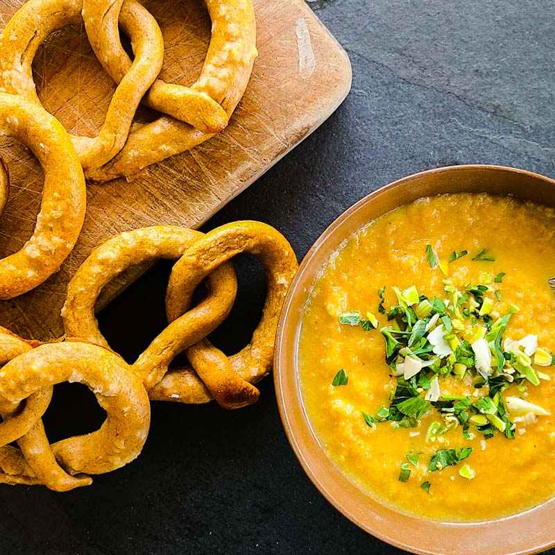 Share the love of good food with your valentine. Check out our Cauliflower, gruyere and farro soup recipe paired with rye pretzels.

bluebirdgrainfarms.com/cauliflower-gr…