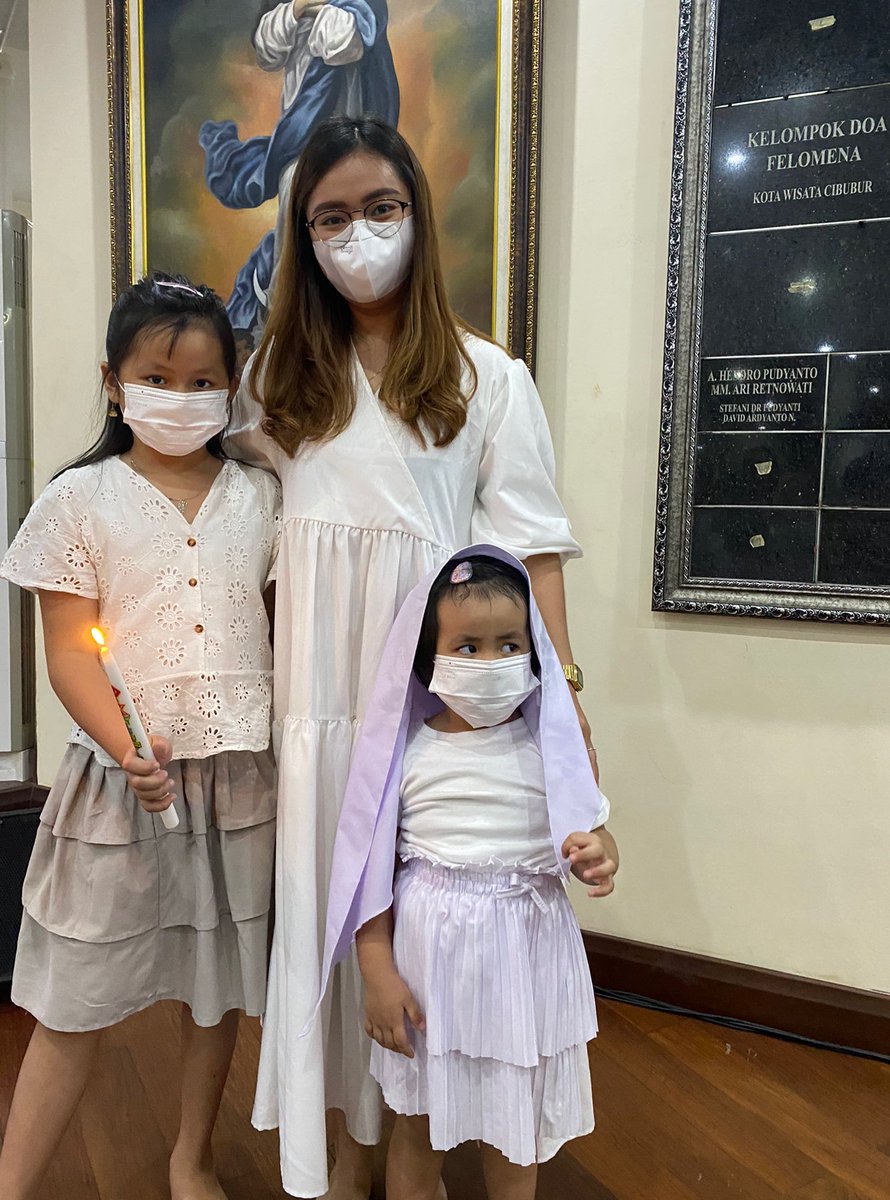 emilyforyuu's tweet photo. Hari ini eel di baptis, kebayang gak gua ibu baptis nya? 😂 #baptism https://t.co/N3avnIHHUZ