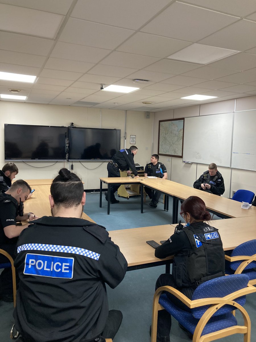 KentSpecials's tweet photo. #SCNORTH 16 officers this morning assisting @KentPoliceSwale with call demand today until 1700. This will allow our regular officers some additional time on case files. Stay tuned to what our officers get up to today. ^CH #oneteam #supportingourcolleagues #Specials https://t.co/rJpobMYnoQ