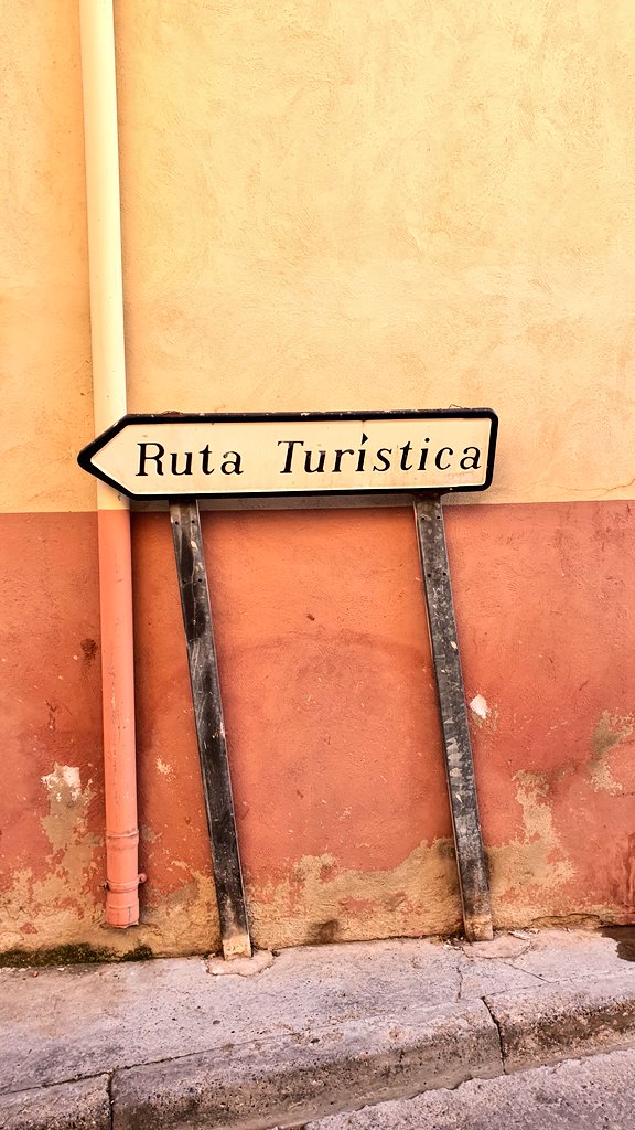 carreterandalu's tweet photo. Señales eternas. Así las habrían hecho los romanos. Para durar. Las legendarias  #Vitrex 🏆👉
#Tarazona https://t.co/W5czh1VBe4