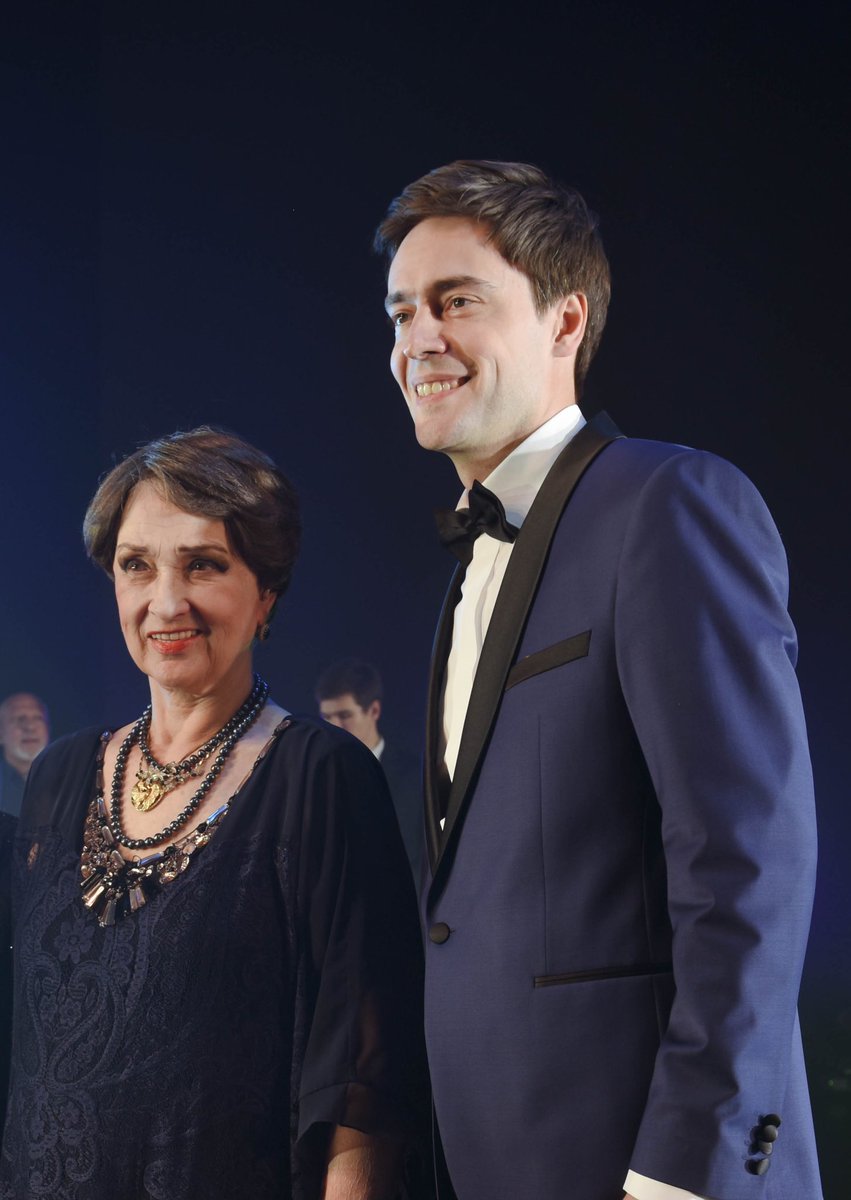 Был поражён, в какой она форме! Вот так запросто в 88 лет лететь в Благовещенск… Но ковид не щадит никого. Светлая память!..