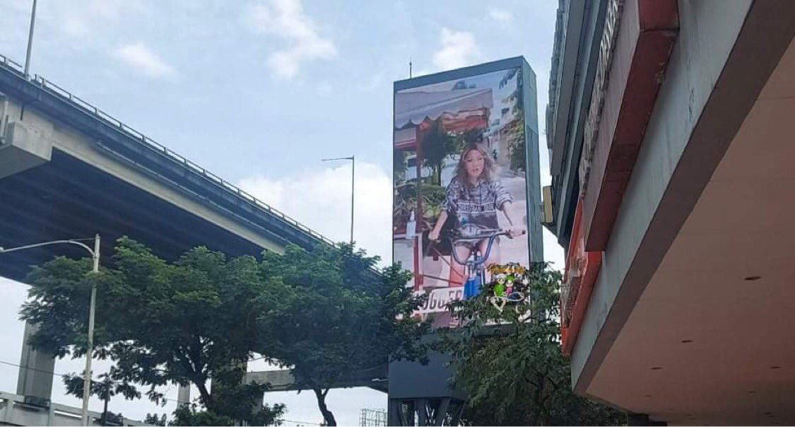 labkosiungasis's tweet photo. Snaps. 😘📸

Happiest birthday @JelaiAndres 🎂
Enjoy your day! 🎈

Love,
Jolaifinity Fanmily

📍Paseo De Magallanes EDSA
LED Billboard
6am-10pm https://t.co/ENrKcC9UnJ