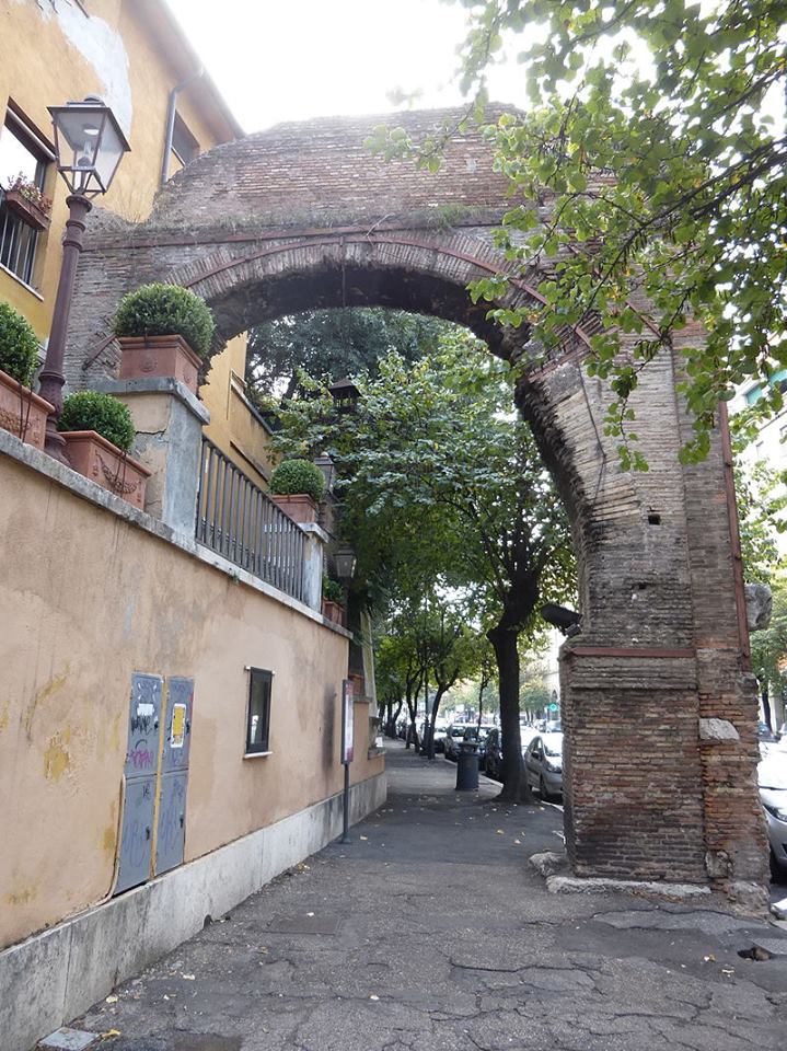 JPaul33267538's tweet photo. ❓🧐Avete mai notato i resti di un antico arco in mattoni di epoca romana ubicato via Marmorata e Ponte Sublicio? 😉👉 https://t.co/C08ZJ6xd6v

#roma #archiromani #testaccio #marmorata #febbraio2022 #sabato #storieromane #inverno2022 https://t.co/cwZxziGmLy