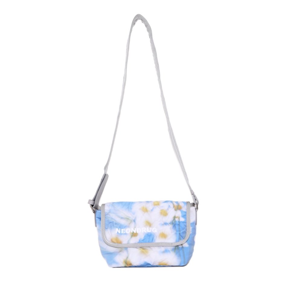 CIX_OUTFIT's tweet photo. #김승훈 Instagram.

Brand : NEONDRUG.
Name : Wrinkle Flower Cross Bag.
Price :  ₩82,000

#CIX #씨아이엑스 #승훈 #Seunghun #CIXOUTFIT_SEUNGHUN https://t.co/hEOD4cEs3c