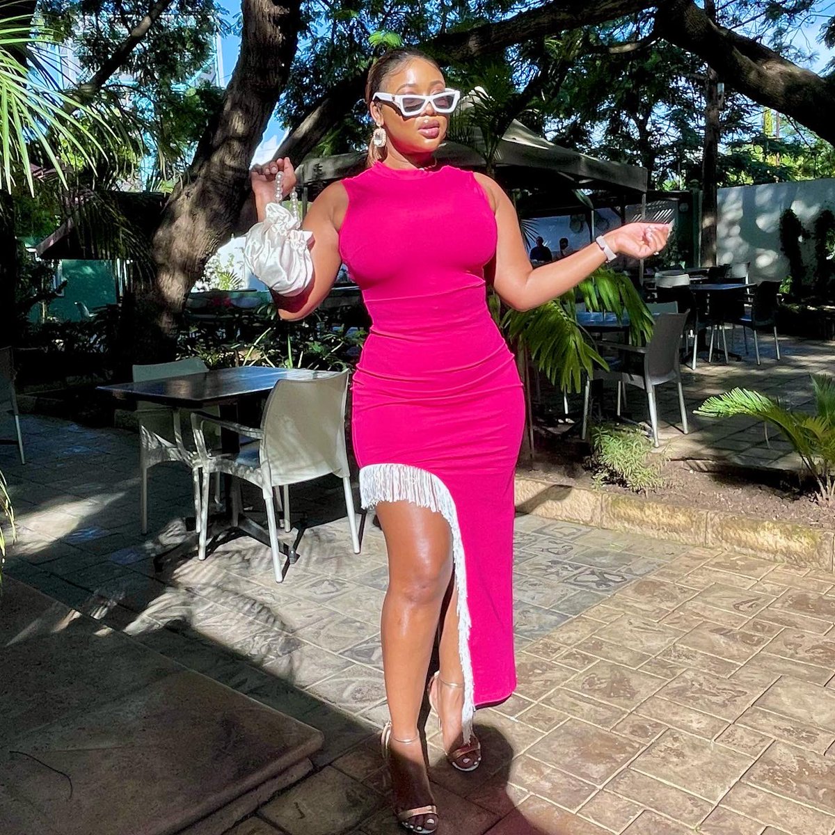 Cleo_icequeen's tweet photo. Even on your dark days the sun still shines. I hope you find it in you to just pick yourself up and find something to be grateful for. 💕 😘 https://t.co/JRdggJtKdt