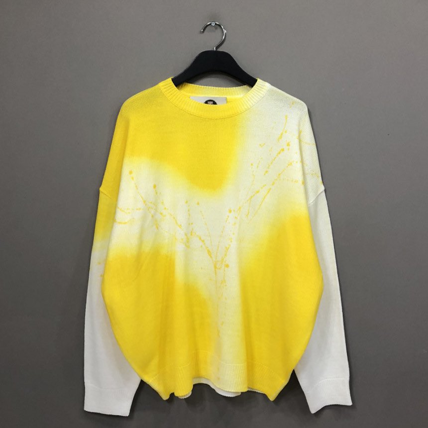 CIX_OUTFIT's tweet photo. #윤현석 Twitter.

Brand : -
Name : 남여공용 버블 컬러 페인팅 라운드 니트.
Price : ₩48,000

#CIX #씨아이엑스 #현석 #YOONHYUNSUK #CIXOUTFIT_HYUNSUK https://t.co/FsUvSz1oPx