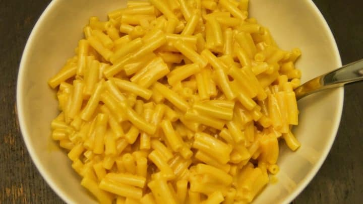 anythingbott's tweet photo. Minnie Mouse is making Mac and Cheese and nobody can stop them! https://t.co/ZdAIkMCTfL