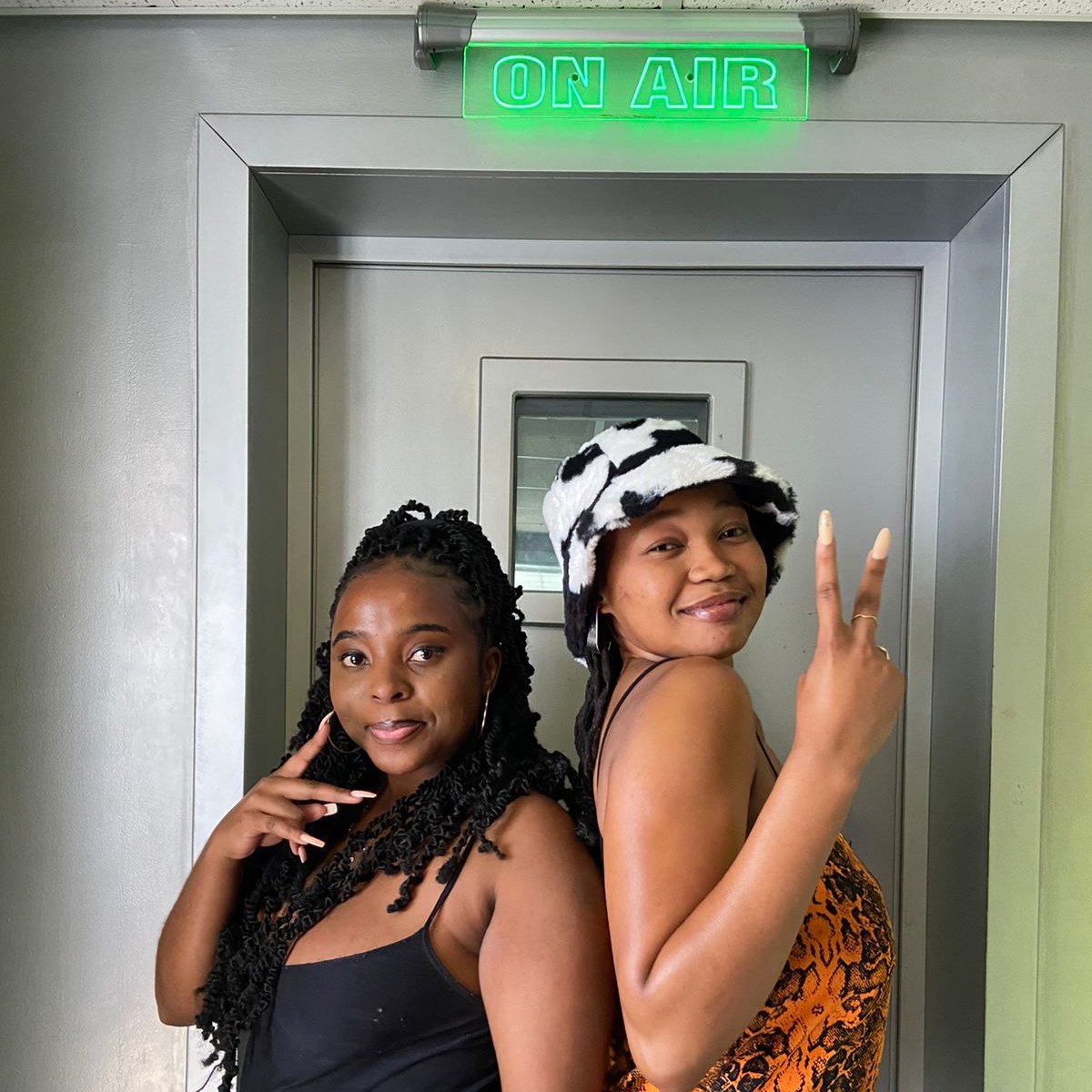 vow_881's tweet photo. [On Air] looking for a good time ? Then the #EndlessWeekends with @QueenCiti1 and @just_keigh is the right place to be !💃

Tune in 
📻88.1 in joburg 
🌐https://t.co/xfVRyYfFgT 

📲084 078 4912
📞011 717 9881 https://t.co/tPf0VdFCED