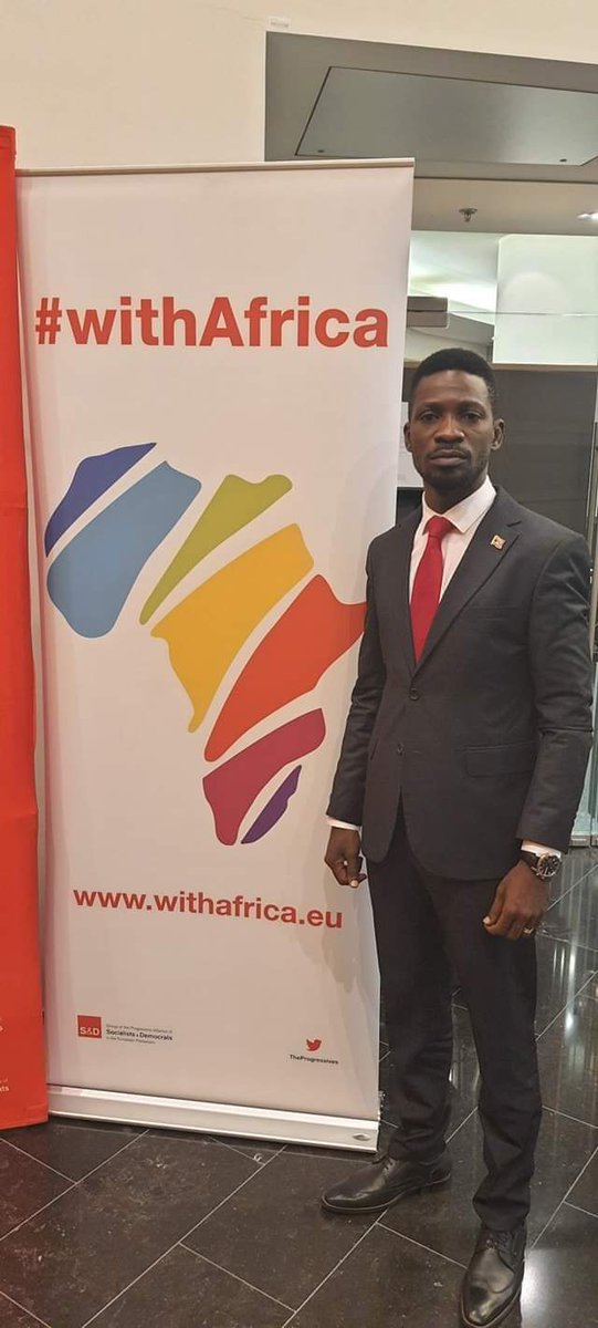 SsemakulaGodf12's tweet photo. @HonKakembo @HEBobiwine @NUP_Ug @SsoziNicholas3 @LoP_Uganda @MathiasMpuuga @AidenKaliisa @bbstvug @joycebagala1 Happy birthday to you sir @HEBobiwine https://t.co/2aOVDg9TZf