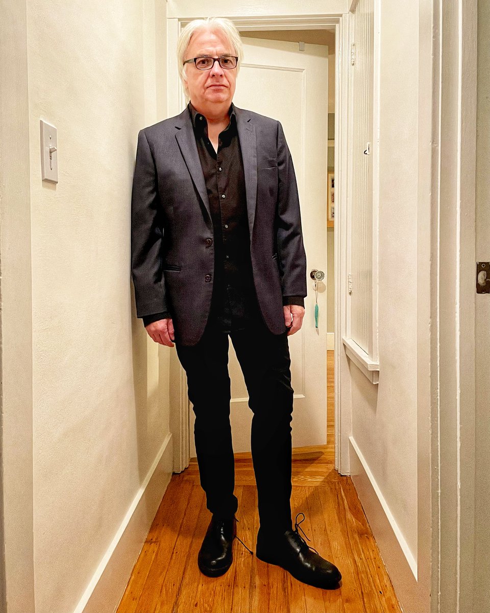 pulmyears's tweet photo. Liza took this photo of me trying on an old blazer and now I just need to make an art rock album to go with it. https://t.co/CYwJJpfjgp