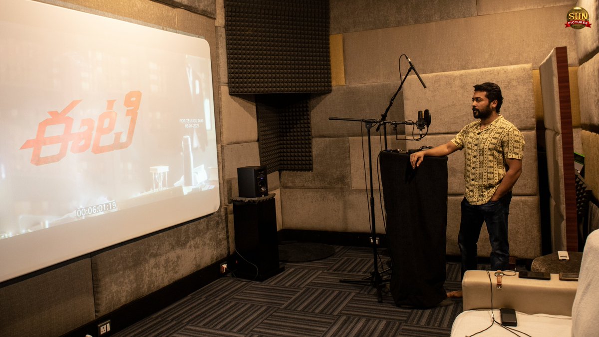 sunpictures's tweet photo. A pakka treat for Telugu fans 💥
@Suriya_offl dubs in his own voice for the telugu version of #ET!

@pandiraj_dir #Sathyaraj @immancomposer @RathnaveluDop @priyankaamohan @VinayRai1809 @sooriofficial @AntonyLRuben #ఈటి https://t.co/TvYKH18wOi