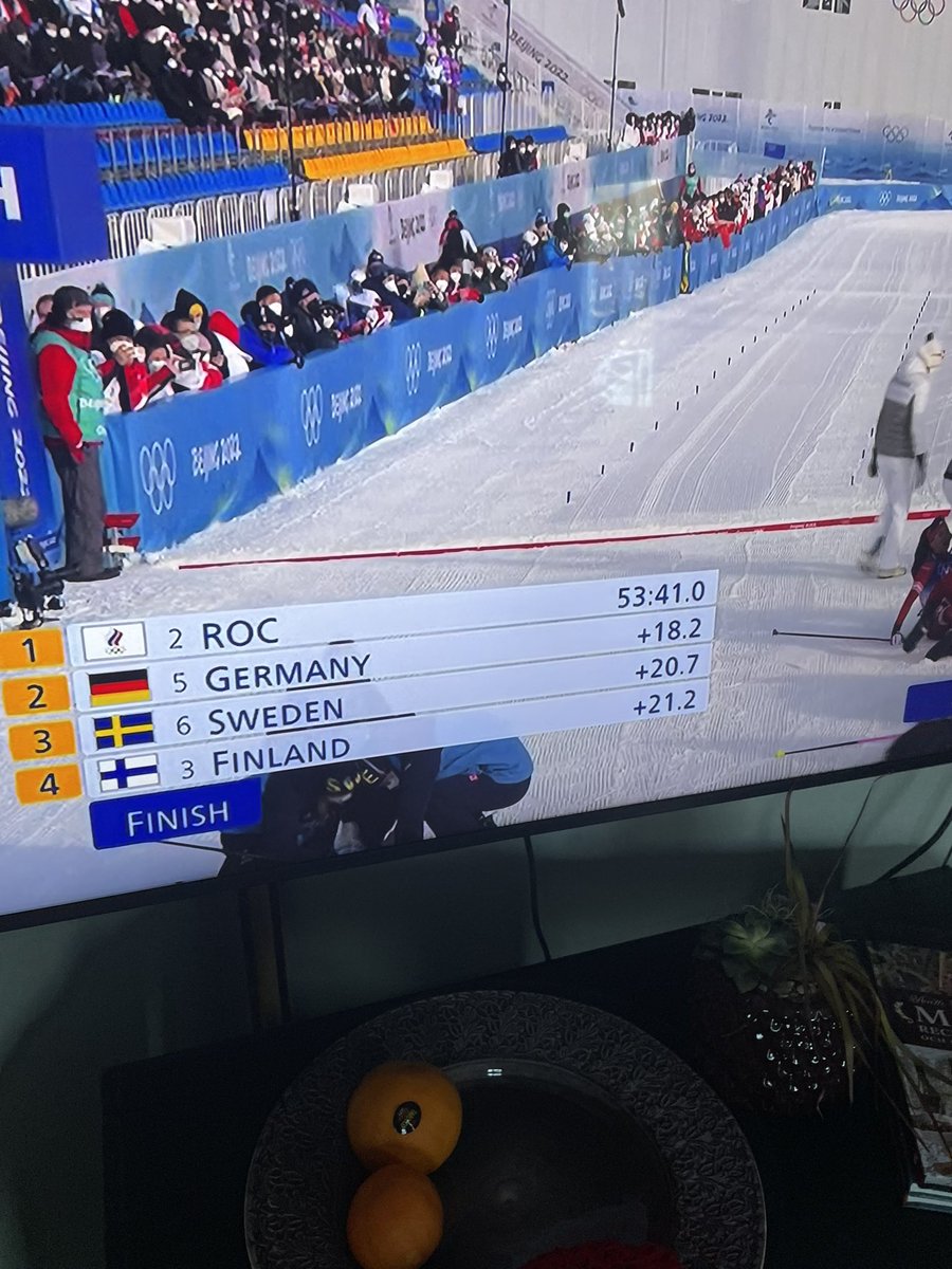 Så skönt! Vilken upphämtning och vilket lopp av Jonna Sundling. Grattis svenska damerna till OS brons i stafett. #OS2022