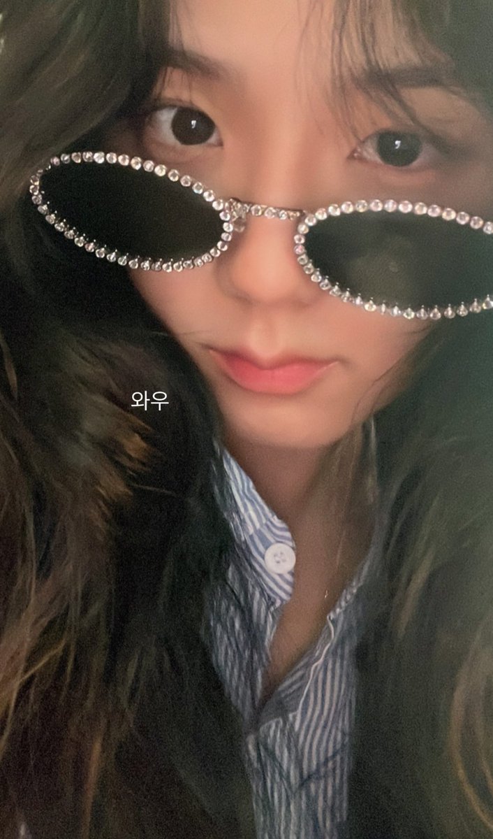 JISOO LOOKS tweet media