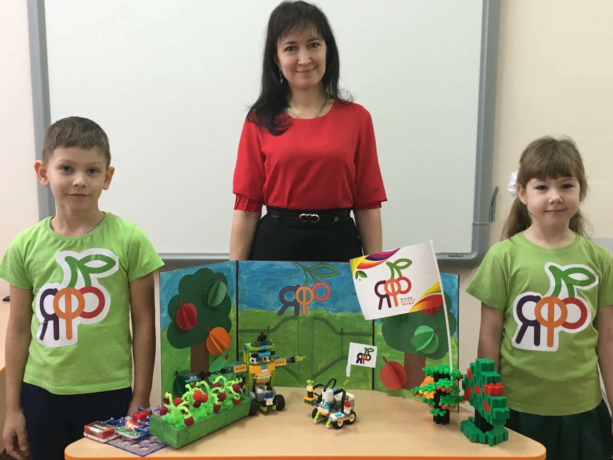 Эмблема команды по робототехнике. Робототехника девиз. Картинка икаренок значок. Название команды по робототехнике. Название команды для конкурса по робототехнике.