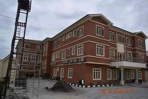 OvieNews's tweet photo. Meanwhile this is another primary health center built by a Local Govt chairman (LCDA actually) in Lagos and commissioned by Sanwo-Olu. 
Fatai Shuaib Ajidagba aka AJIFAT of Ifelodun LCDA turned a former dumpsite into this edifice. https://t.co/h6udkOGIgM